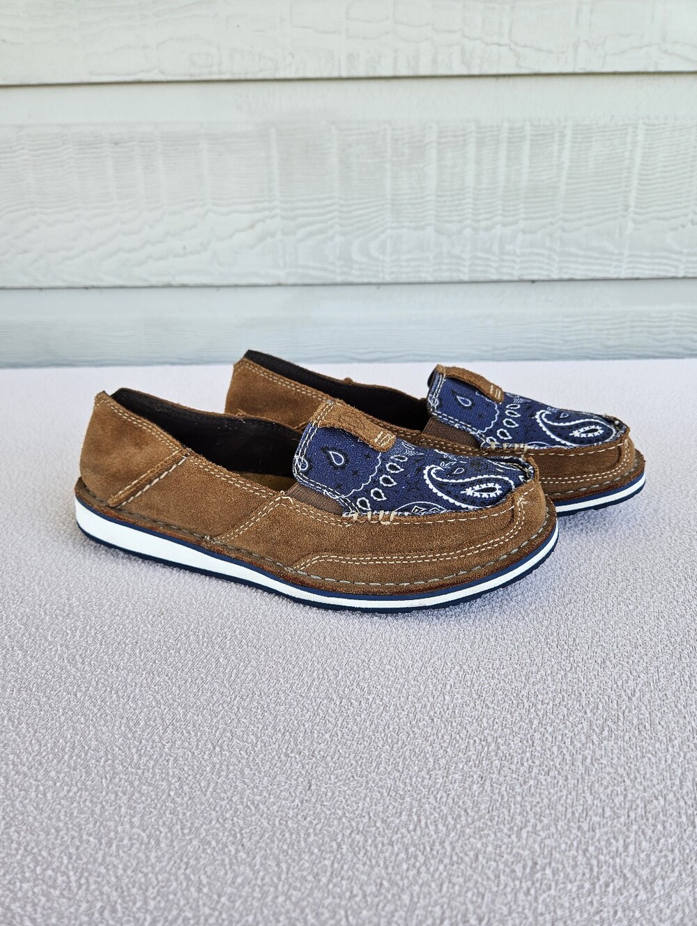 Ariat Cruiser Shoes Women 6.5B Suede Brown Blue Denim Paisley Slip-On Loafer